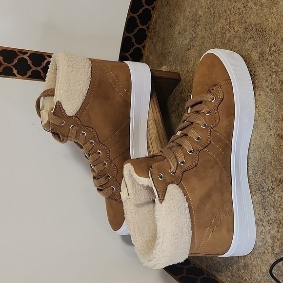 Marc Fisher NWOT Dapyr Womens Faux Suede High Top Casual Fashion‎ Sneakers - Picture 3 of 8